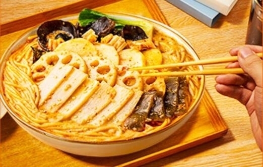 黃軒在天水做麻辣燙 網(wǎng)友：想吃黃軒做的那一碗