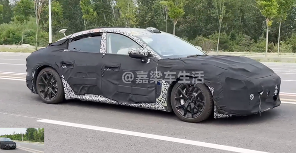 “小米汽車”非官方最新手繪圖出爐：結(jié)合AIGC 造型更科幻