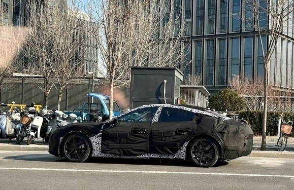 小米汽車前臉設(shè)計(jì)圖瘋傳 王化回應(yīng)：早期招標(biāo)設(shè)計(jì)稿 并非最終版