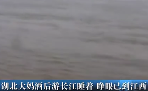 印度老哥被當(dāng)成浮尸在水里漂了5個(gè)小時(shí) 撈起來后發(fā)現(xiàn)他...