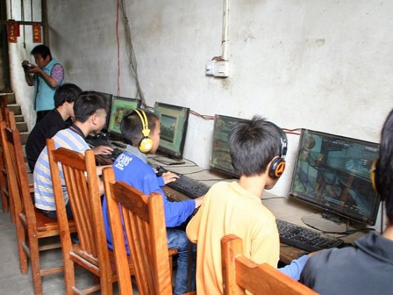 一個理想主義老二次元 決定去做娘化大噴菇