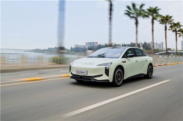 紅旗EH7：是時候 給新能源車市亮一亮肌肉了！(圖5)
