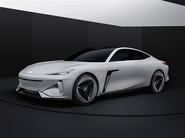 凱美瑞、雅閣再迎強敵！吉利銀河E8路試諜照曝光：大溜背真帥