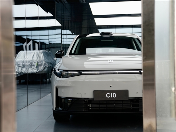 安能辨我是雄雌 零跑全新C10混入理想車隊：毫無違和感