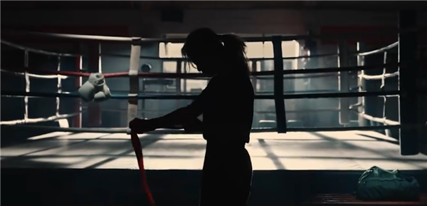 《熱辣滾燙》減肥100斤后爆火：賈玲成Prada代言人