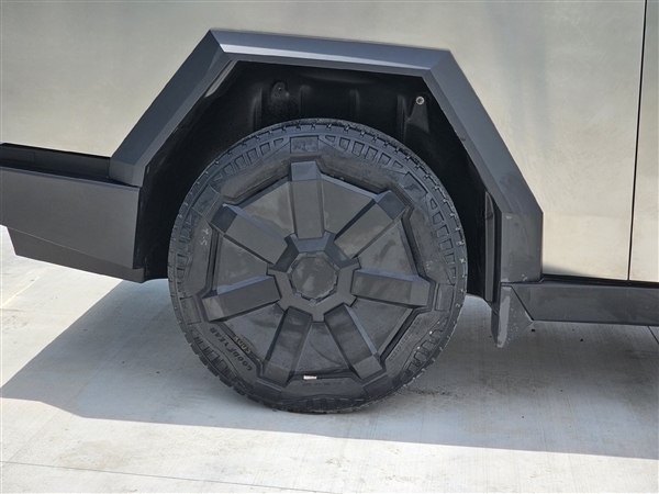 馬斯克最愛！特斯拉Cybertruck電動皮卡量產(chǎn)首車下線：終于不鴿了