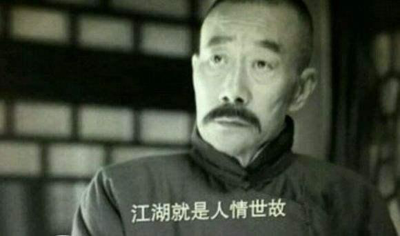 為了充上電 美國(guó)人玩起了“車體蜈蚣”