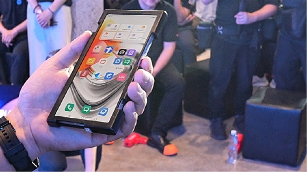 倪飛：學習靈動島是技術(shù)倒退 努比亞Z70 Ultra真全面屏超越iPhone