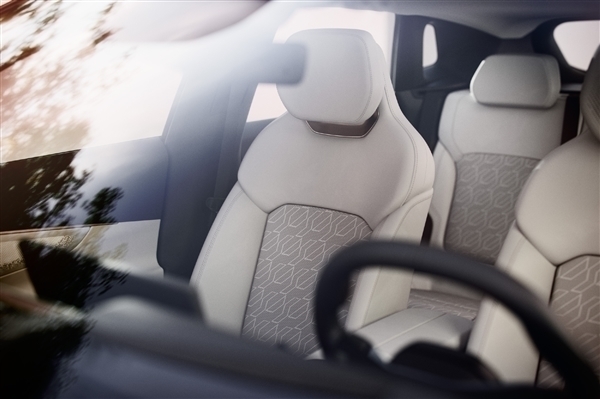 20.88萬起暴打自家小老弟：領(lǐng)克08上市10天大定超1萬臺