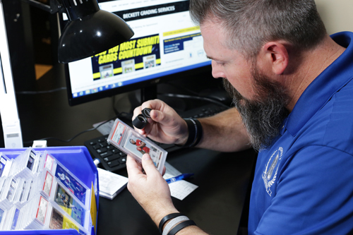 “你花倆月工資買(mǎi)的梅西簽字球星卡 是假的”