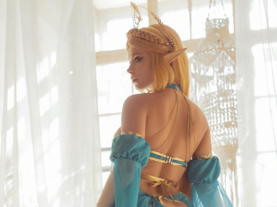 俄妹COS《塞爾達》公主：泳裝胸衣肉感身材