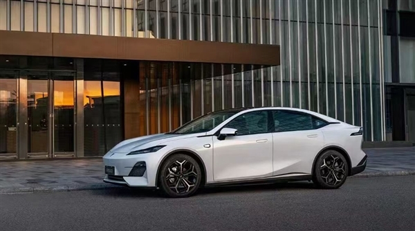 14.59萬起 新款長安深藍(lán)SL03上市：白金內(nèi)飾質(zhì)感拉滿