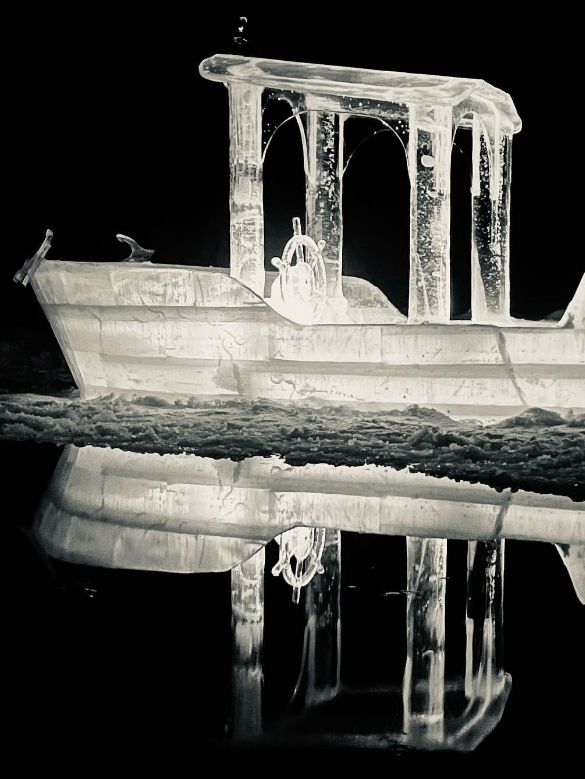 冰做的冰船竟然能在水里開：一般人真不敢試！