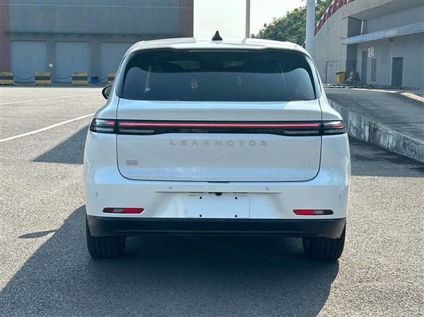 安能辨我是雄雌 零跑全新C10混入理想車隊：毫無違和感