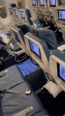 乘客腹瀉拉了一飛機導(dǎo)致緊急返航 300多人聞了一路