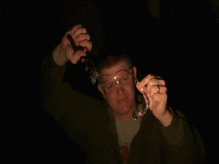 擊碎子彈的玻璃球 卻經(jīng)不起手指輕彈！它曾困擾科學(xué)家400年