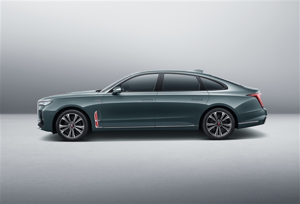 32.98萬起 國(guó)產(chǎn)豪華轎車新款紅旗H9上市：入門新增1.8T四缸機(jī)