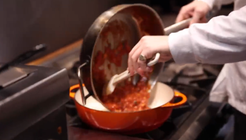 你敢吃嘗嘗嗎！網(wǎng)紅小哥訓(xùn)練老鼠當(dāng)廚師：還做菜給朋友吃