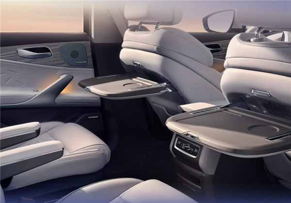 騰勢(shì)X“后繼有人”！全新比亞迪騰勢(shì)N8實(shí)車亮相：雙小桌板管夠