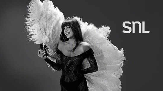 “蜘蛛夫人”達(dá)妹曬綜藝寫真：大露黑絲美腿