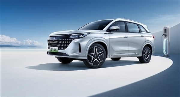 9.98萬(wàn)起 賽力斯藍(lán)電E5月交付破3000臺(tái)：華為、比亞迪技術(shù)支持