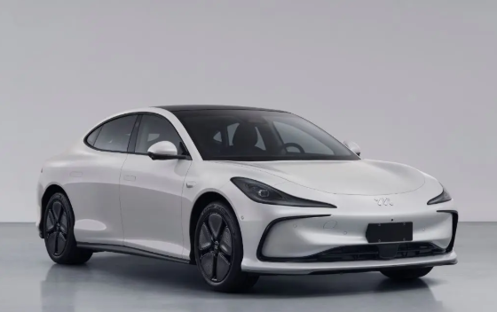 智己L6第一代固態(tài)電池正式定名“光年”！輕松實現(xiàn)1000公里續(xù)航