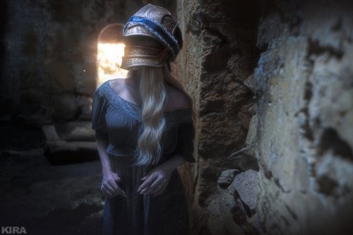 《血源詛咒》安娜莉絲COS：長(zhǎng)裙難掩絕妙身材