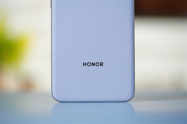 壓花素皮絕美！榮耀Magic 6 Pro流云紫圖賞