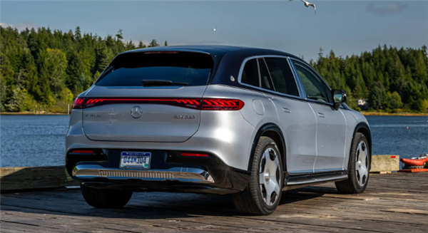 豪華純電SUV“天花板”：奔馳邁巴赫EQS實(shí)車現(xiàn)身：售價(jià)或超200萬(wàn)元
