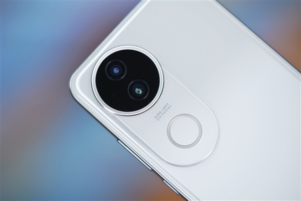 185g機(jī)身塞下6500mAh大電池！vivo S20圖賞