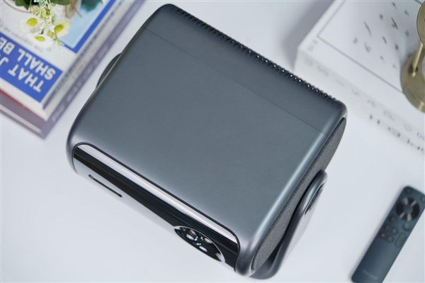 行業(yè)首創(chuàng)隔空指向遙控！當(dāng)貝F7 Pro投影儀圖賞