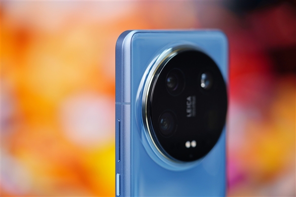 小米2024開(kāi)年最強(qiáng)旗艦！小米14 Ultra龍晶藍(lán)影像套裝圖賞