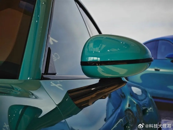 博主曬小米SU7超窄邊框后視鏡細(xì)節(jié)圖：直呼顏值真高