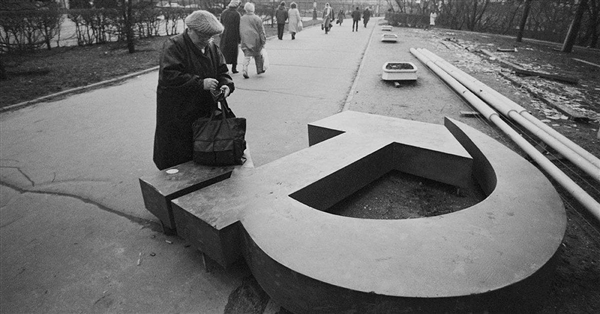 在這部爆火俄劇里 你能目睹紅色帝國的腐爛