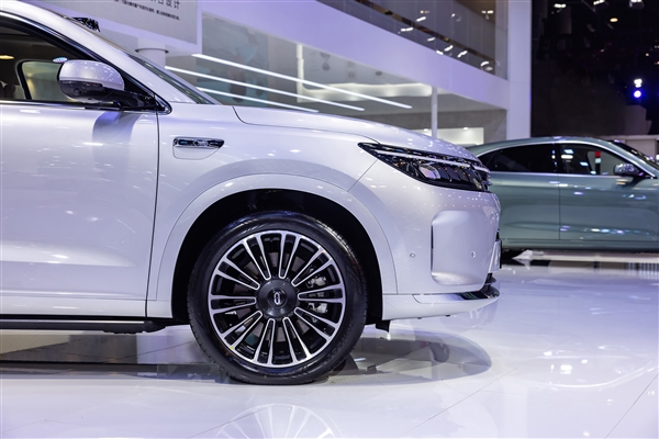 白車身全部升級！新款問界M7開啟預(yù)售：25.8萬起 