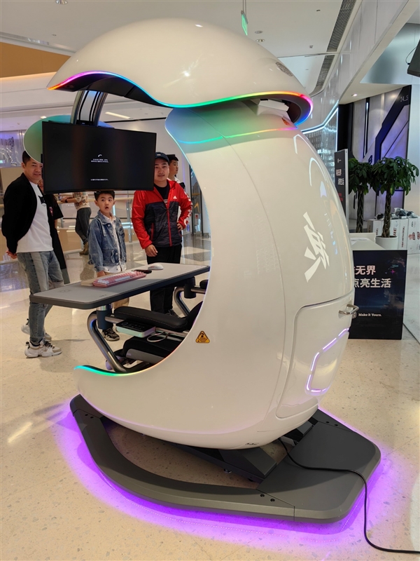 酷冷至尊機電散新品齊發(fā)：10萬的電競艙、4.3萬的液冷主機、3萬的“鞋子”