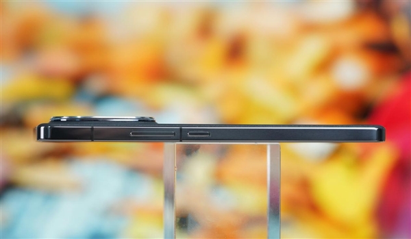 “萬(wàn)里舷窗”吸睛！iQOO 12賽道版圖賞