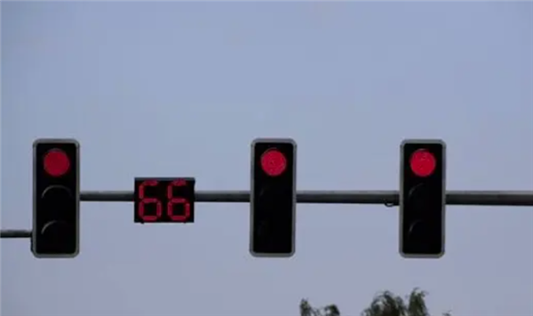 從“放生”農(nóng)夫山泉開(kāi)始 這事算是徹底成互聯(lián)網(wǎng)鬧劇了