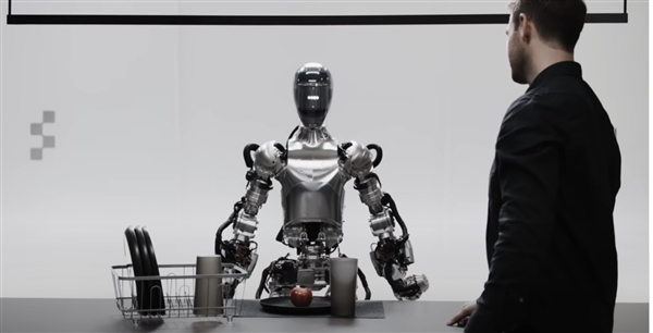 僅用13天！OpenAI機(jī)器人驚艷面世 能對(duì)話、能思考、會(huì)學(xué)習(xí)