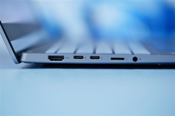 2.8K OLED高刷屏！華碩無畏Pro15 2024高能AI超輕薄本圖賞