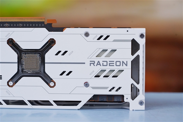 唯一12GB甜點卡！藍寶石AMD RX 6750 GRE 12GB極地版圖賞