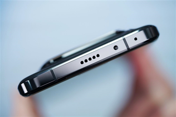 鷹眼相機(jī)設(shè)計(jì)更靈動(dòng)！榮耀Magic6至臻版圖賞