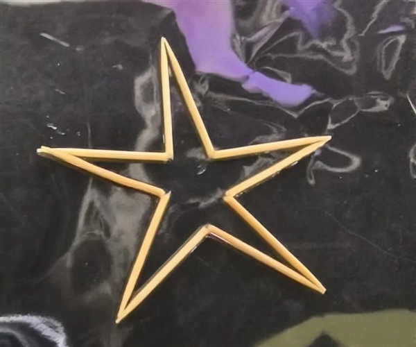 神奇！五根牙簽遇水自動組成五角星：中科院揭秘