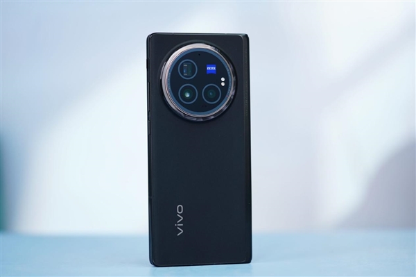 比iPhone 15 Pro Max還輕薄！vivo X Fold 3 Pro圖賞