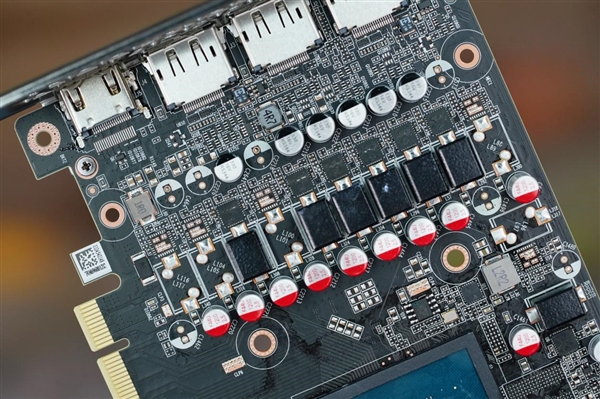 夢幻斑斕！索泰RTX 4070 SUPER X-GAMING OC歐泊白圖賞