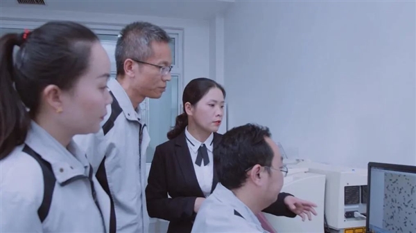 一天內(nèi)免費發(fā)100顆！在河南縣城“鉆石賣得像白菜”