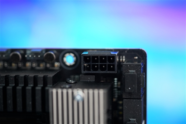 36相極致供電！華碩Pro WS TRX50-SAGE WIFI主板圖賞