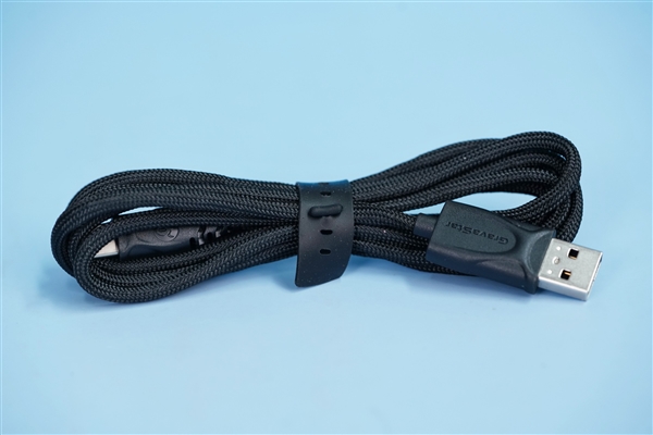 鏤空設(shè)計很科幻！重力星球破繭三模游戲鼠標圖賞