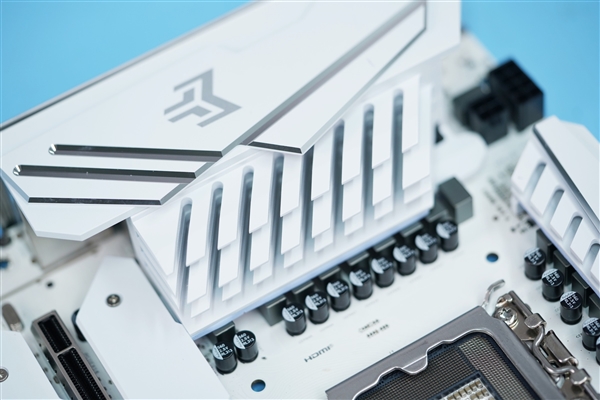 支持DDR5+3個M.2 SSD！影馳B760金屬大師主板D5 Wi-Fi白金版圖賞