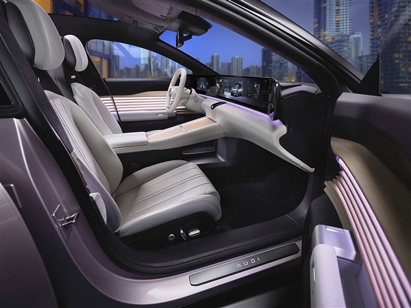 奧迪上汽聯(lián)合打造 新品牌AUDI首車亮相：不能掛四個圈